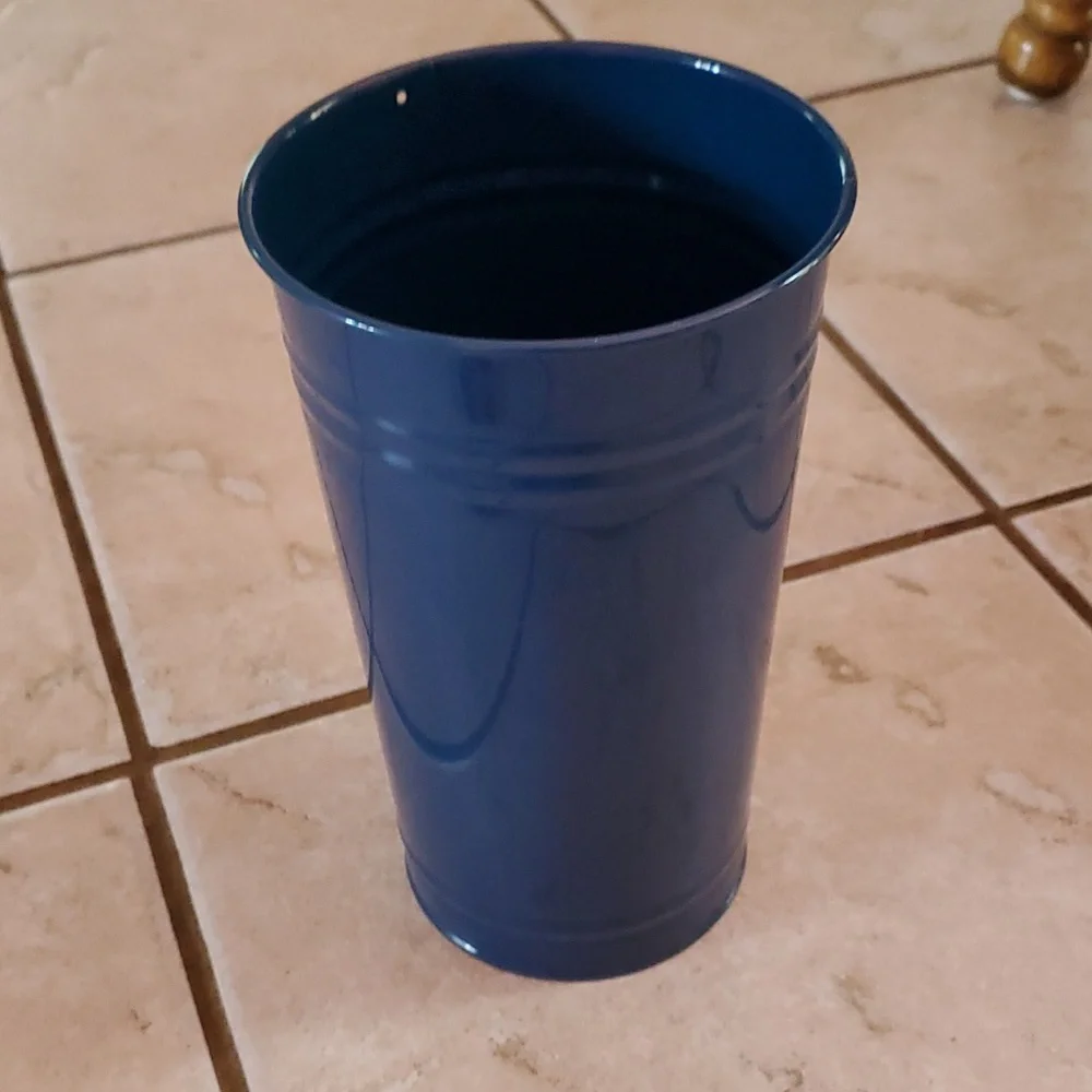 Spring blue aluminum flower bucket